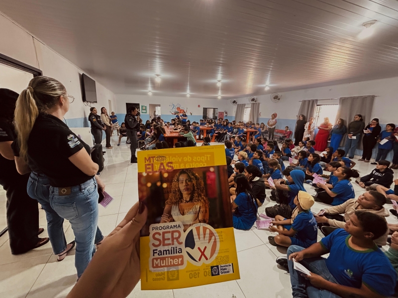 Escolas recebem palestra educativa com a presena da Patrulha Maria da Penha